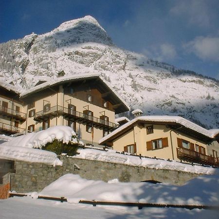 Hotel Ottoz Meuble Courmayeur Eksteriør bilde