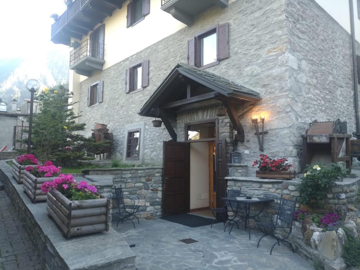 Hotel Ottoz Meuble Courmayeur Eksteriør bilde