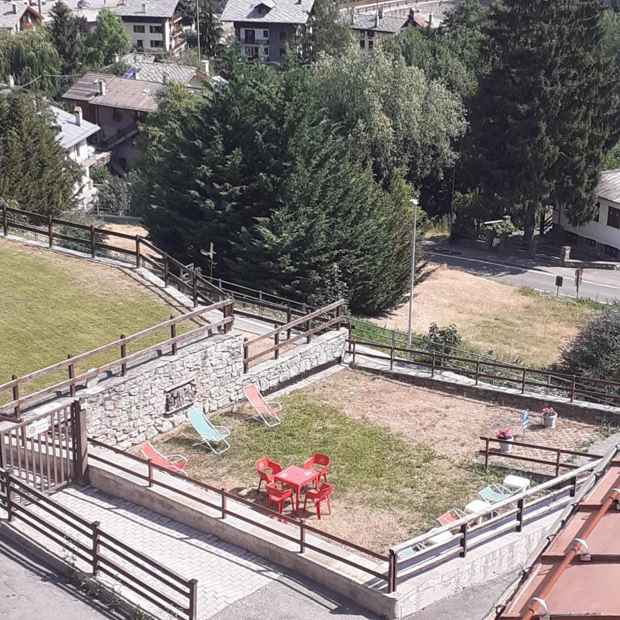 Hotel Ottoz Meuble Courmayeur Eksteriør bilde
