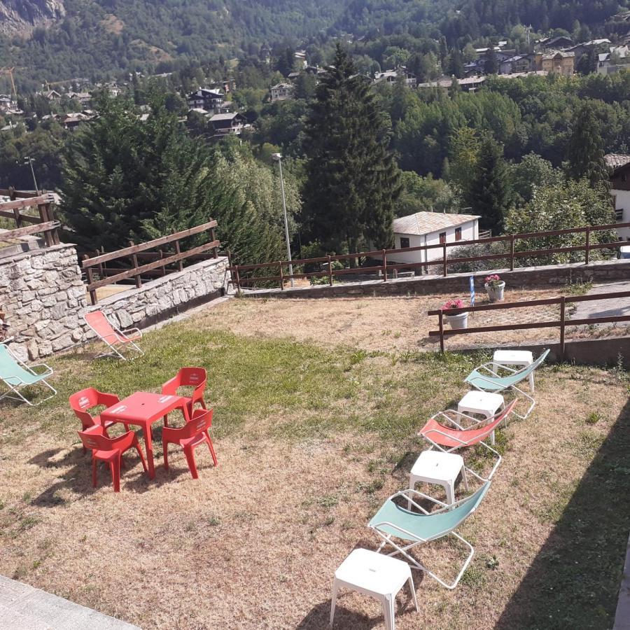 Hotel Ottoz Meuble Courmayeur Eksteriør bilde