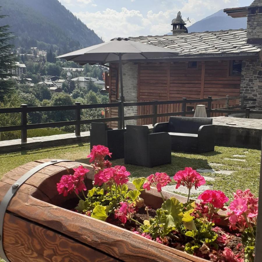 Hotel Ottoz Meuble Courmayeur Eksteriør bilde