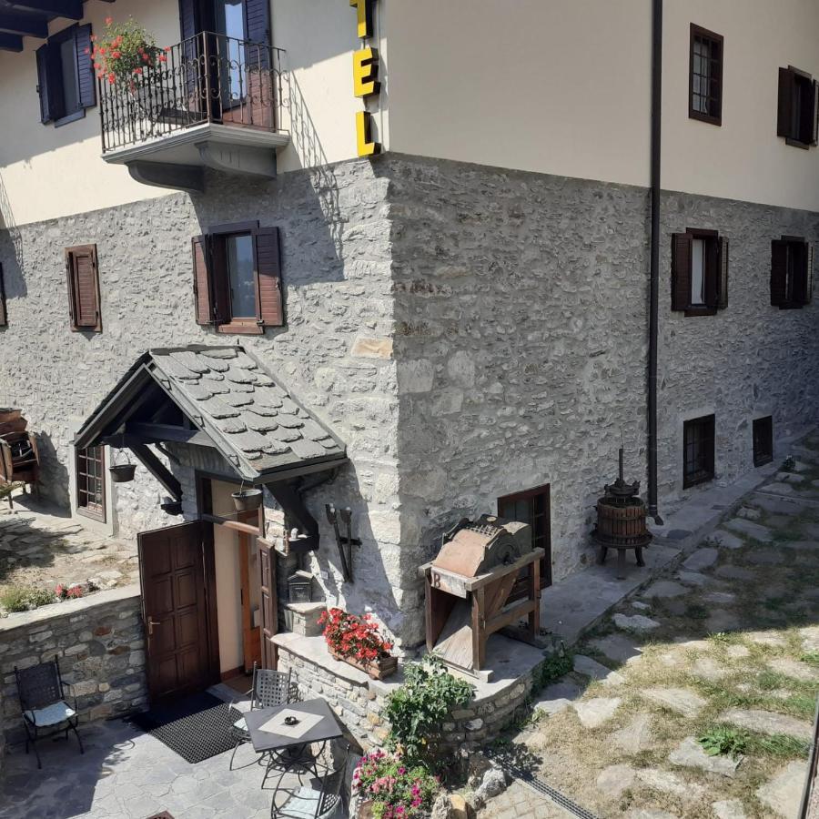 Hotel Ottoz Meuble Courmayeur Eksteriør bilde