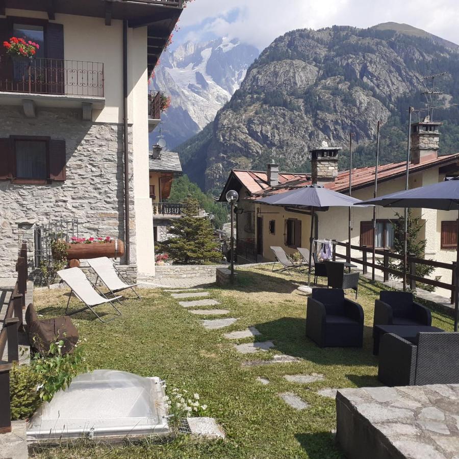 Hotel Ottoz Meuble Courmayeur Eksteriør bilde