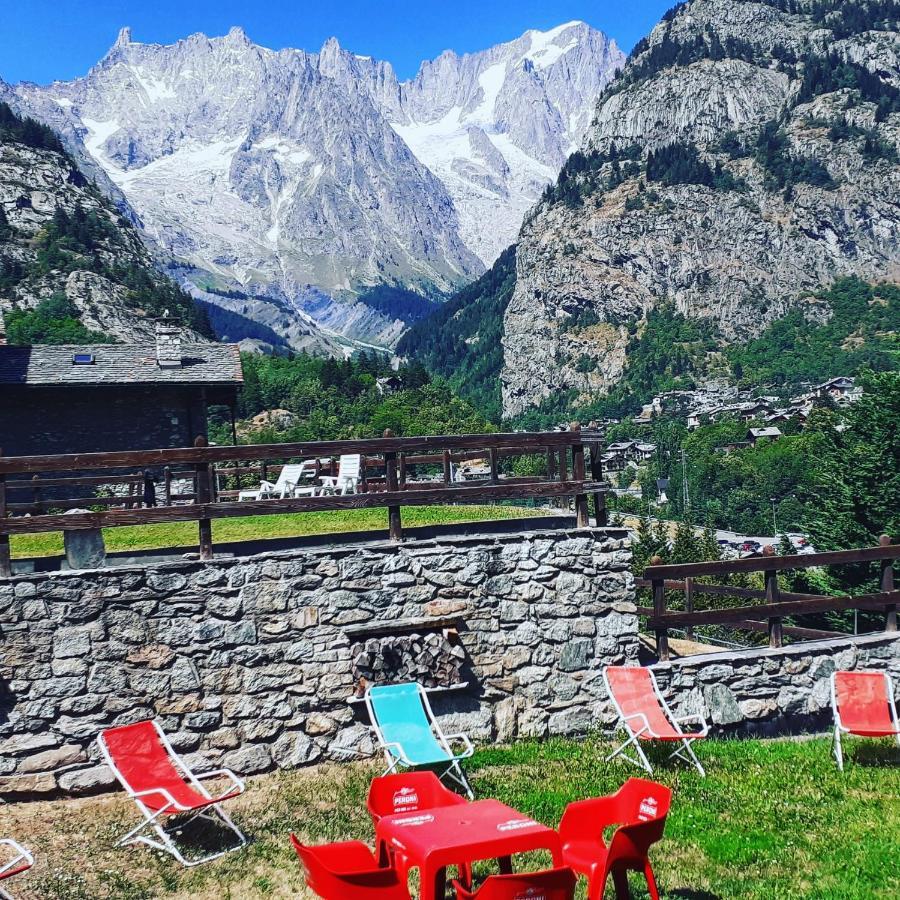 Hotel Ottoz Meuble Courmayeur Eksteriør bilde