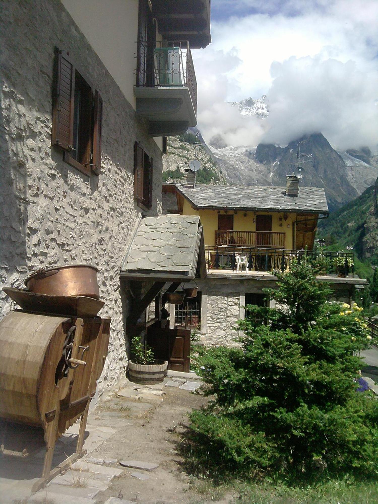 Hotel Ottoz Meuble Courmayeur Eksteriør bilde