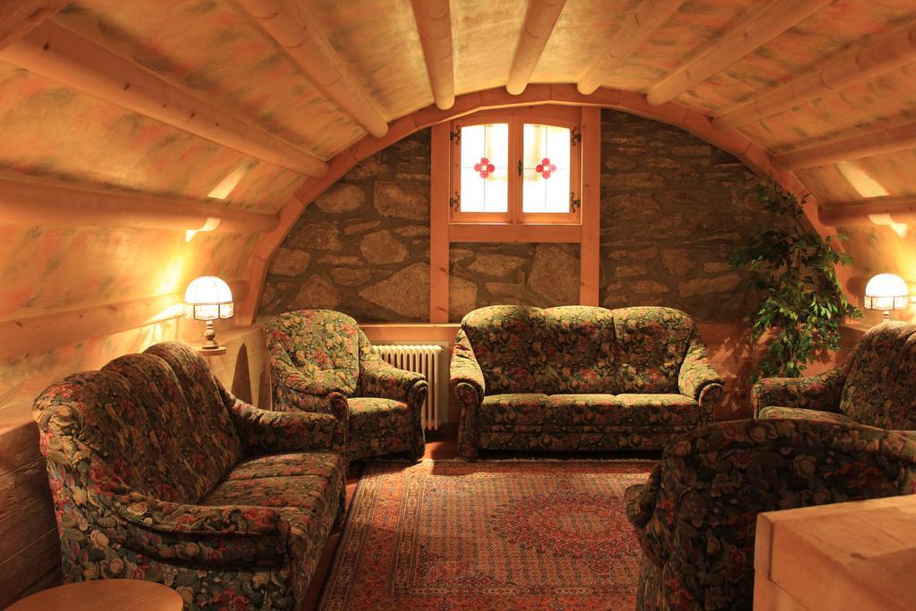 Hotel Ottoz Meuble Courmayeur Eksteriør bilde