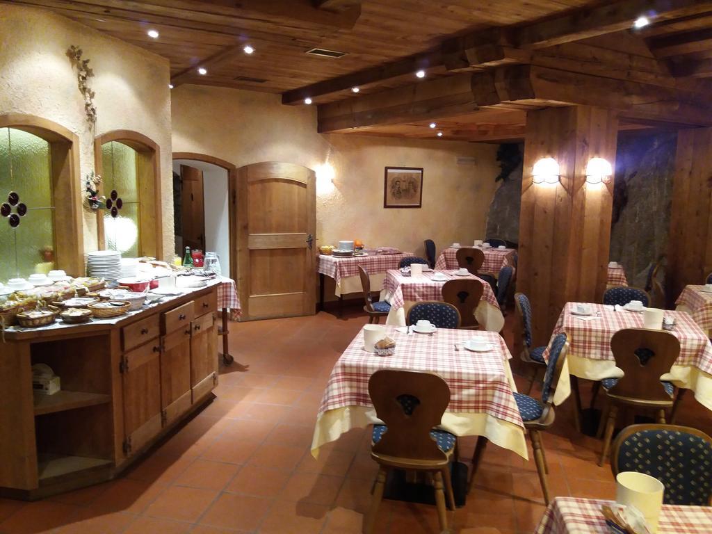 Hotel Ottoz Meuble Courmayeur Eksteriør bilde