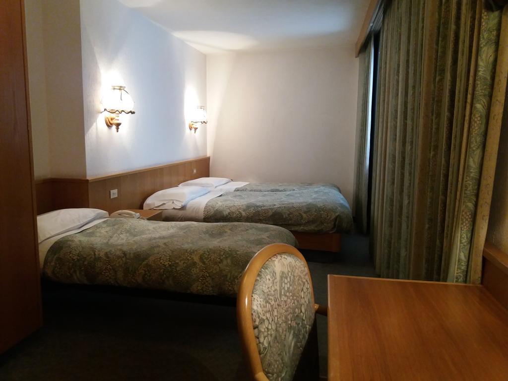 Hotel Ottoz Meuble Courmayeur Eksteriør bilde