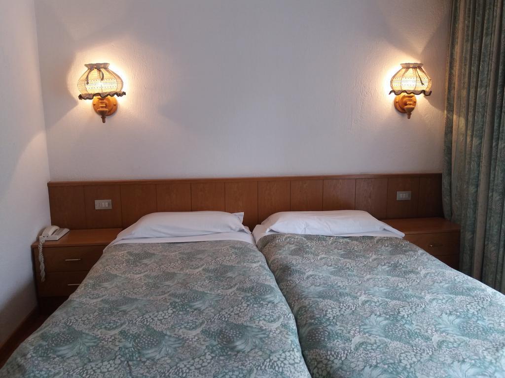 Hotel Ottoz Meuble Courmayeur Eksteriør bilde