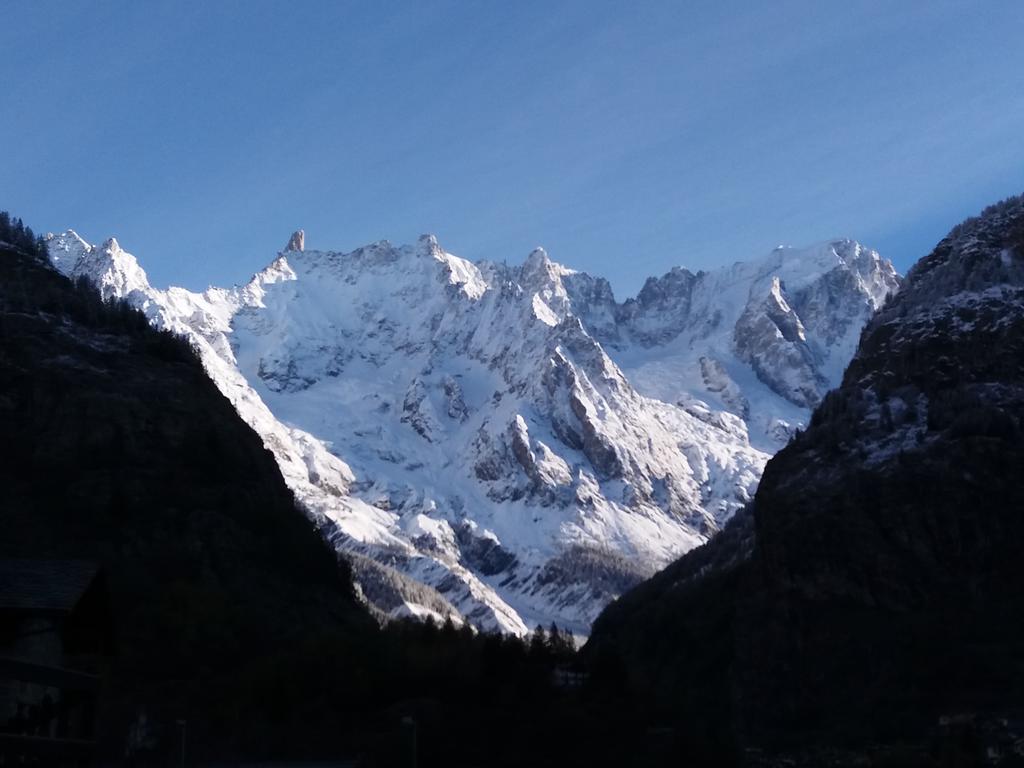 Hotel Ottoz Meuble Courmayeur Eksteriør bilde