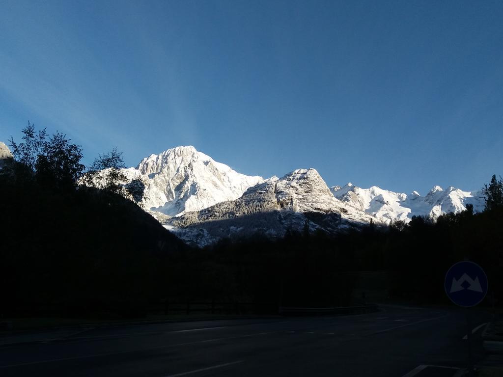 Hotel Ottoz Meuble Courmayeur Eksteriør bilde
