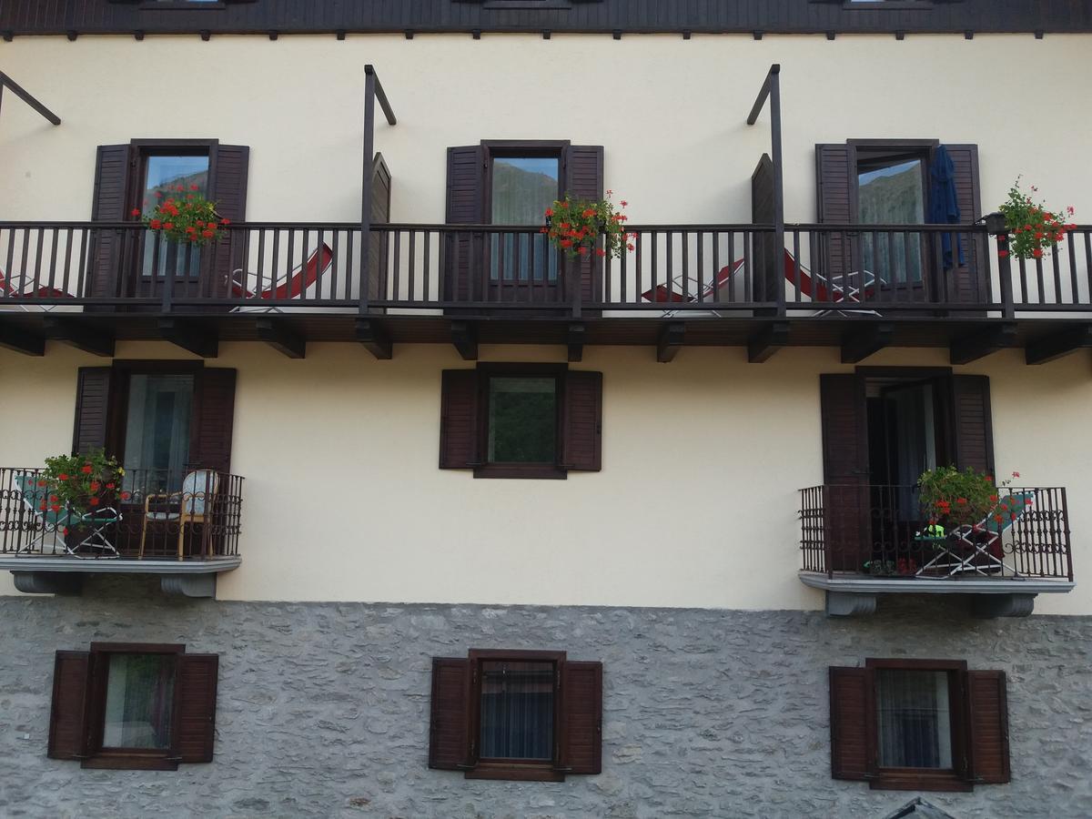 Hotel Ottoz Meuble Courmayeur Eksteriør bilde