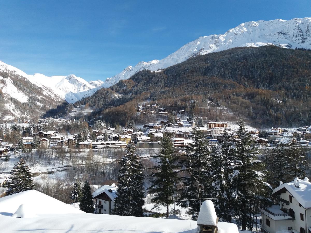 Hotel Ottoz Meuble Courmayeur Eksteriør bilde