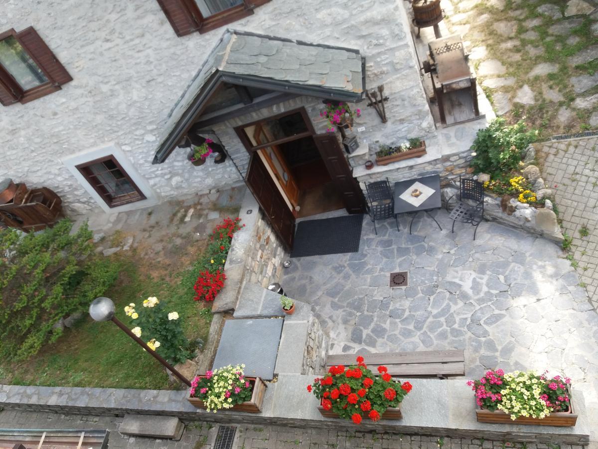 Hotel Ottoz Meuble Courmayeur Eksteriør bilde