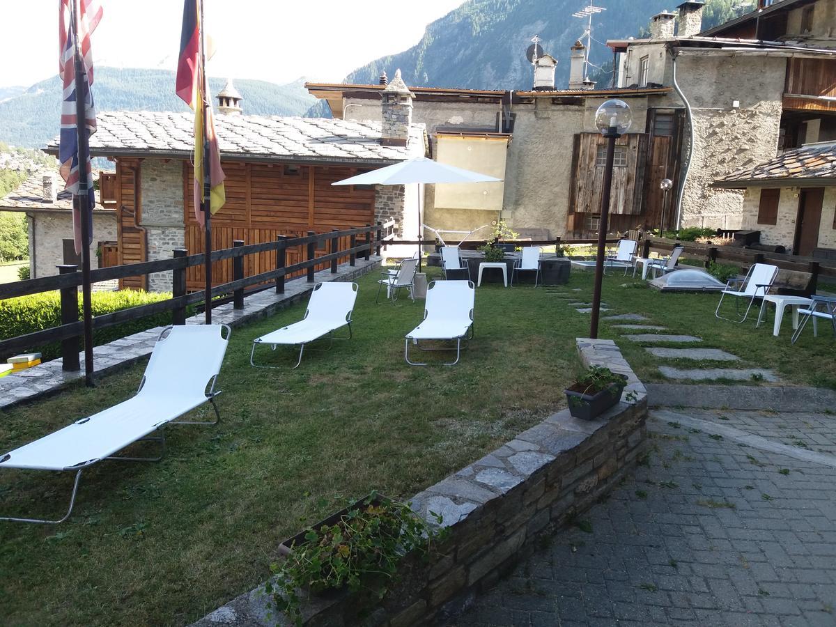 Hotel Ottoz Meuble Courmayeur Eksteriør bilde