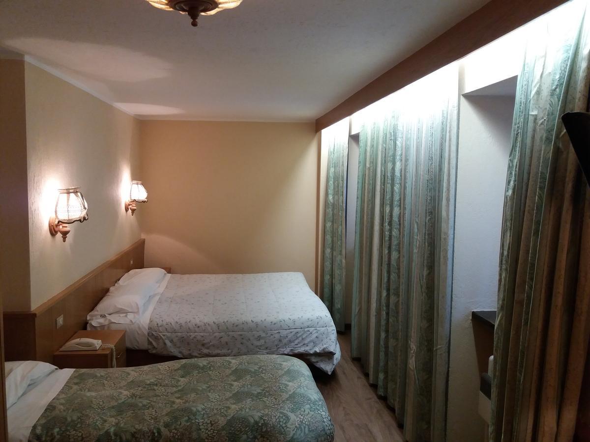Hotel Ottoz Meuble Courmayeur Eksteriør bilde