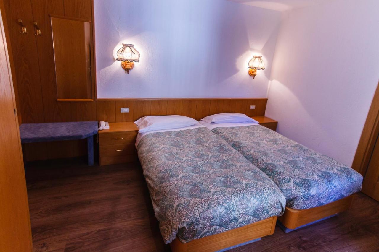 Hotel Ottoz Meuble Courmayeur Eksteriør bilde
