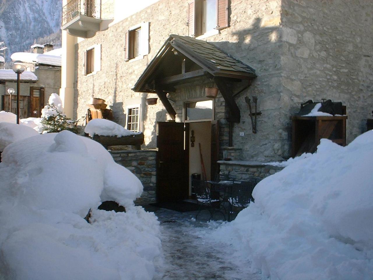 Hotel Ottoz Meuble Courmayeur Eksteriør bilde
