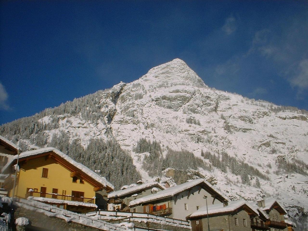 Hotel Ottoz Meuble Courmayeur Eksteriør bilde