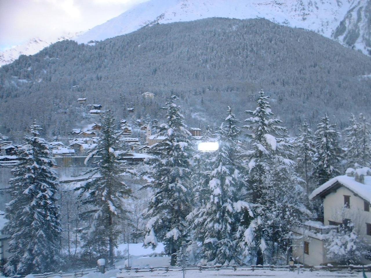 Hotel Ottoz Meuble Courmayeur Eksteriør bilde